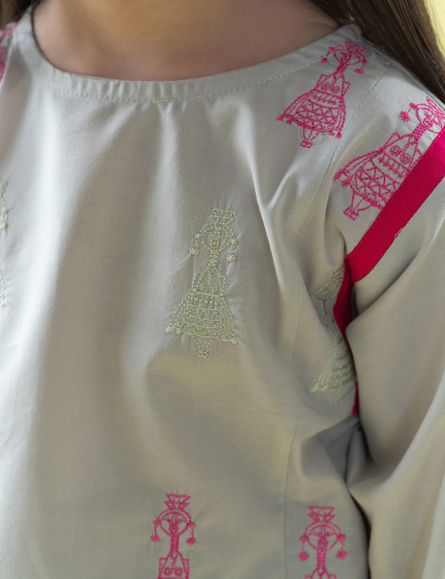 2 PIECE FUN EMBROIDERED SUIT - Image 2