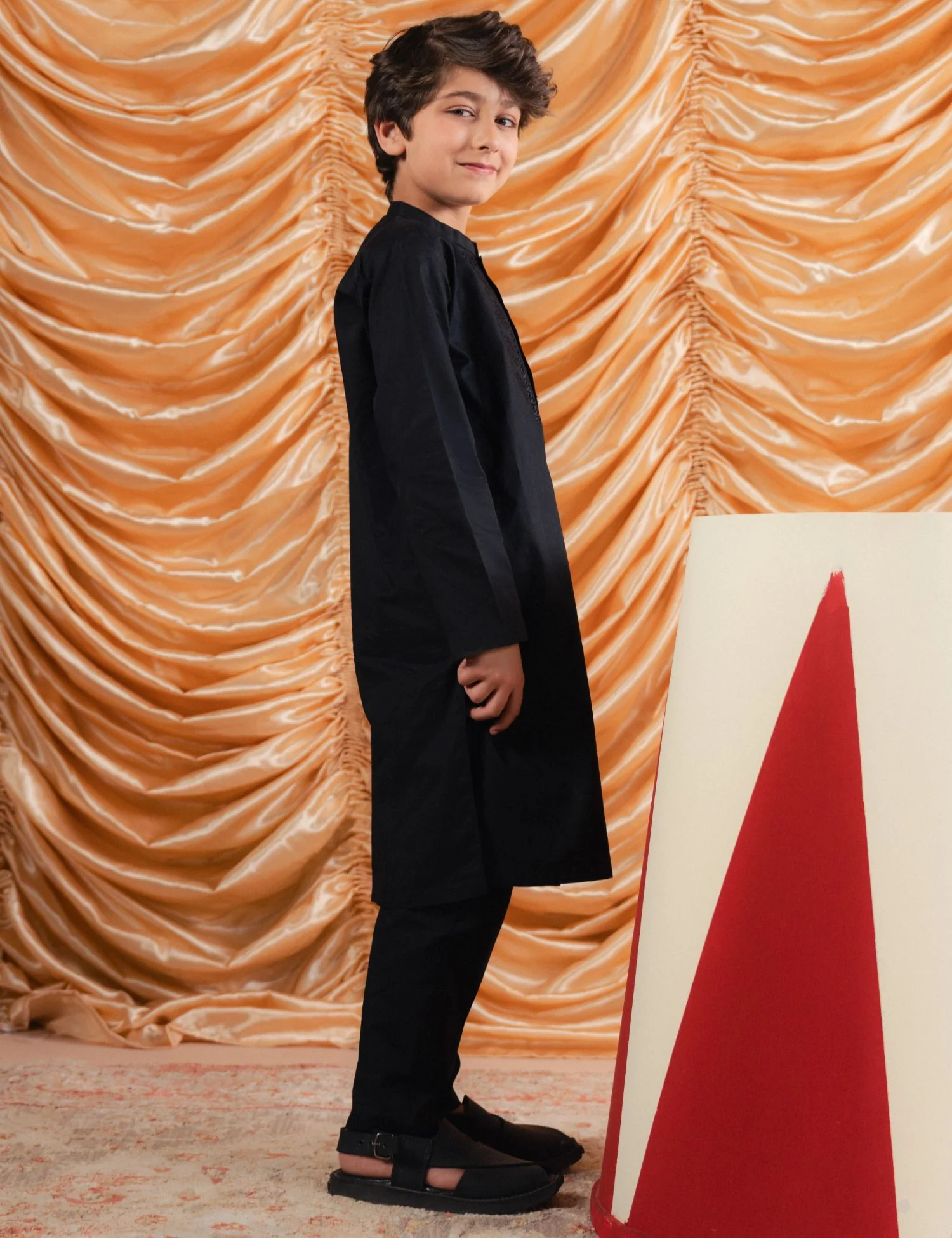 2 PIECE EMBROIDERED SUIT - Image 3