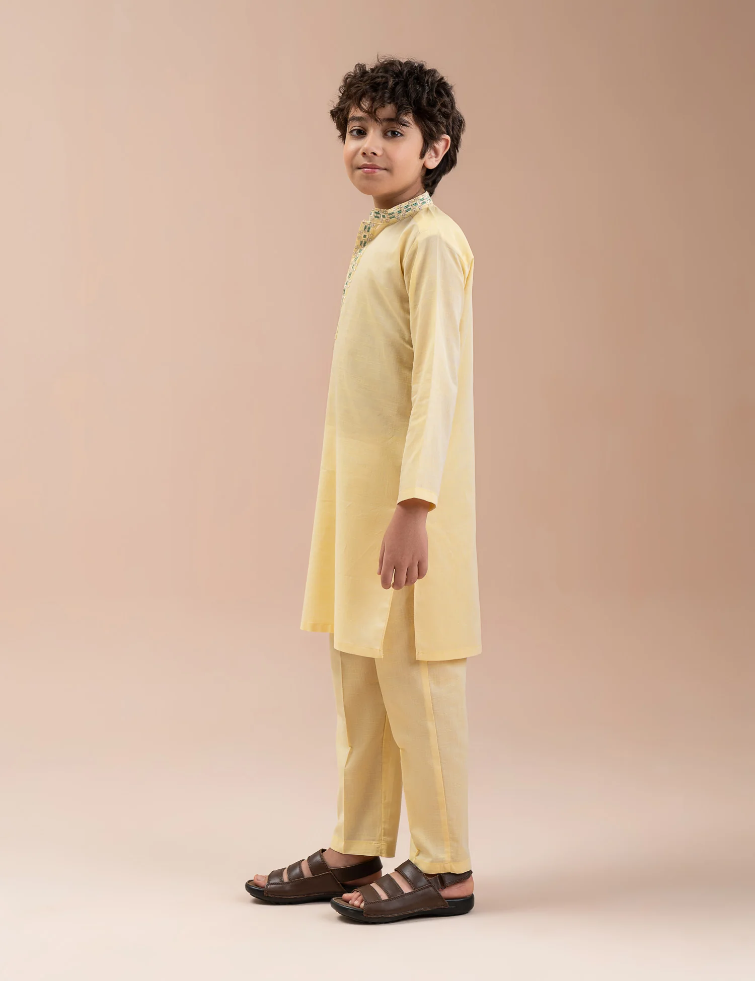 2 PIECE EMBROIDERED SUIT - Image 3
