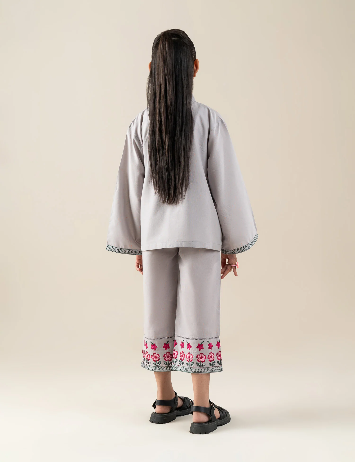 2 PIECE FLORAL EMBROIDERED SUIT - Image 4