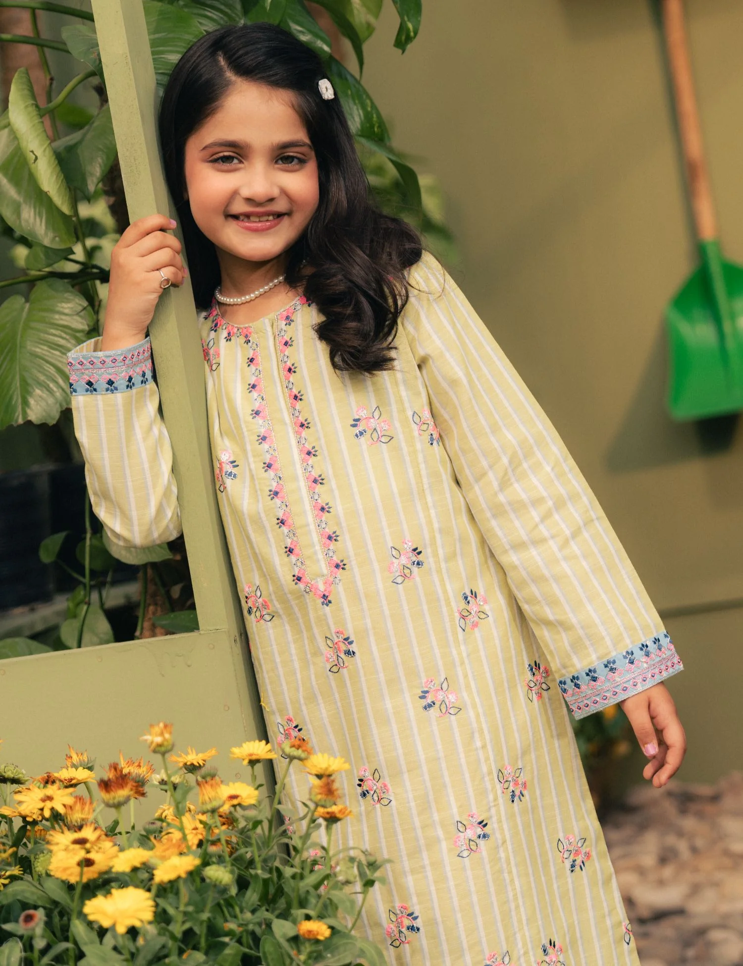 VIBRANT EMBROIDERED DRESS - Image 3