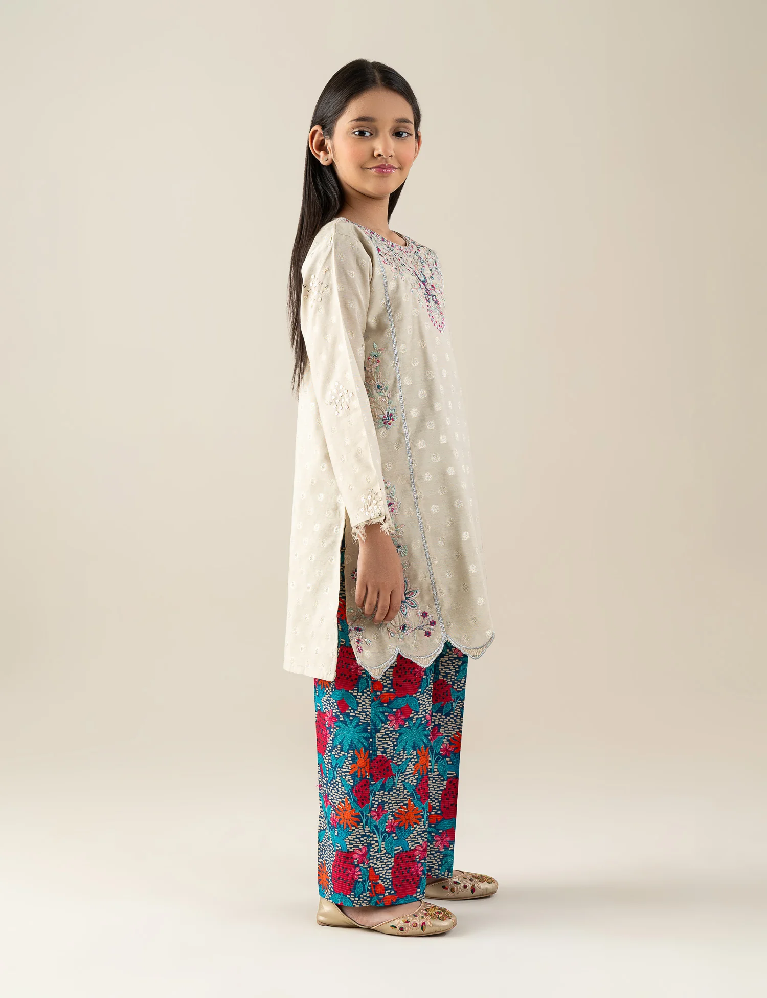 2 PIECE ETHNIC EMBROIDERED SUIT - Image 4