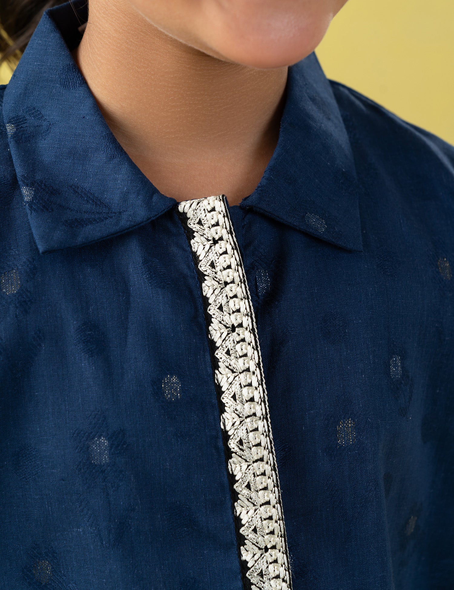 2 PIECE EMBROIDERED SUIT - Image 2