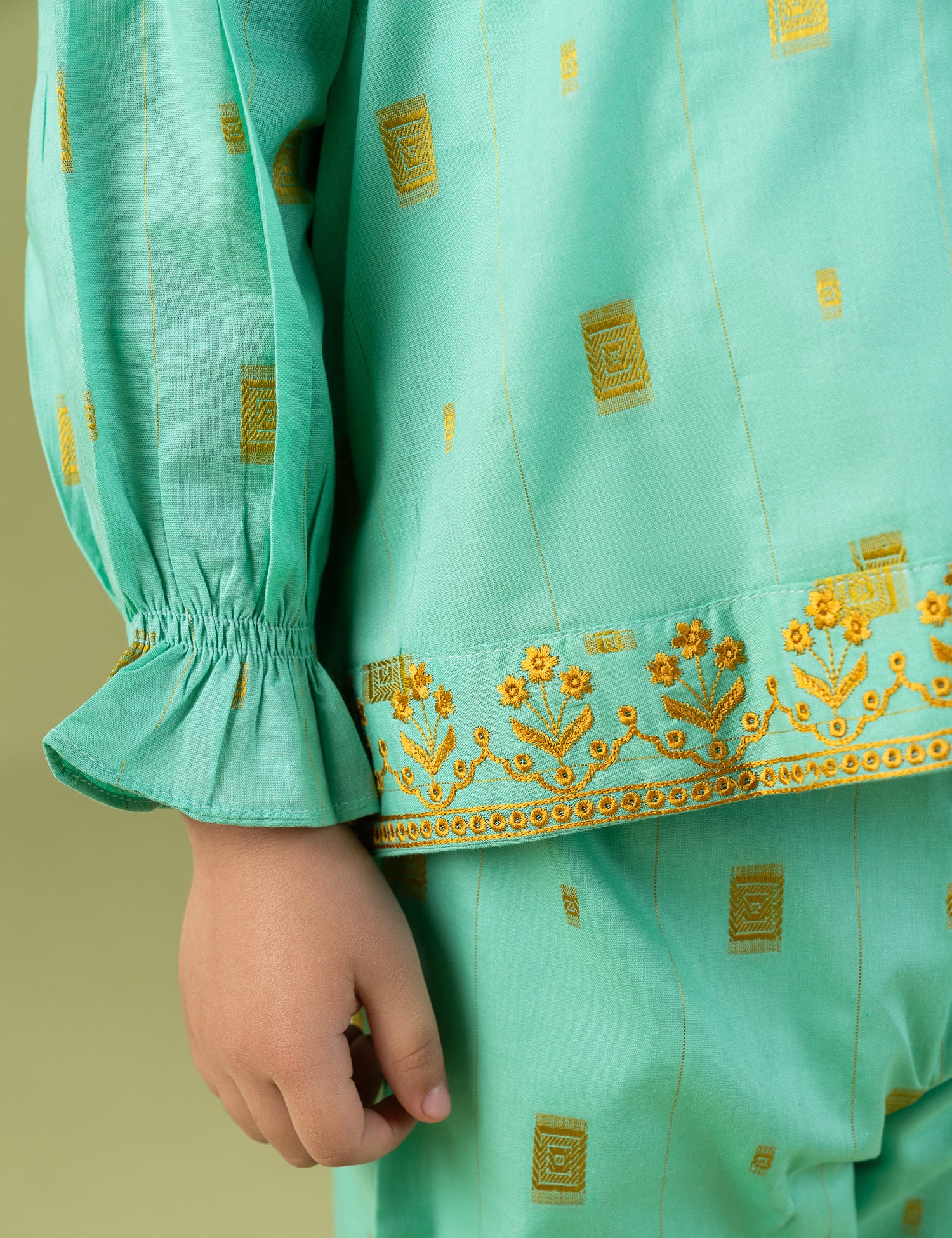 2 PIECE FLORAL EMBROIDERED SUIT - Image 3