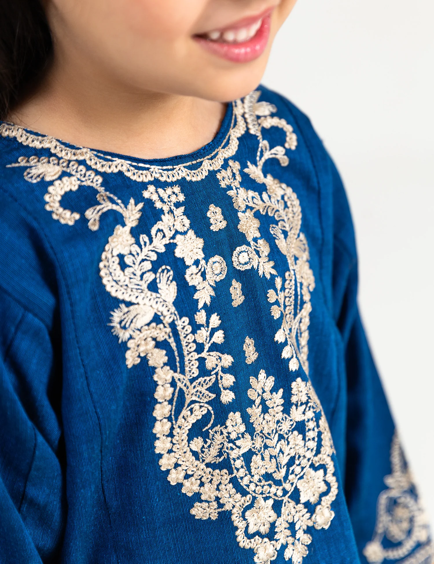 2 PIECE EMBROIDERED SUIT - Image 2