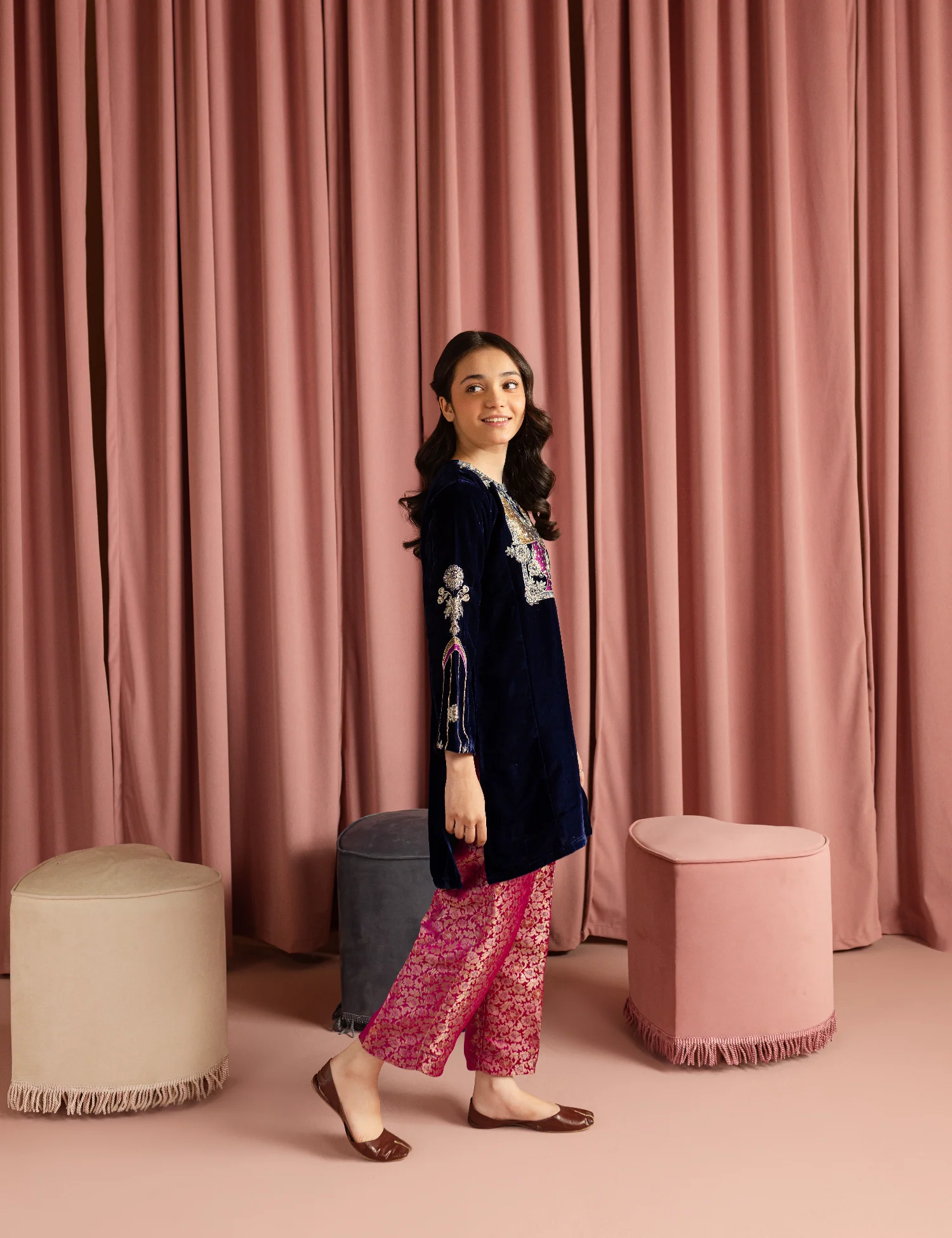 2 PIECE VELVET SUIT - Image 5
