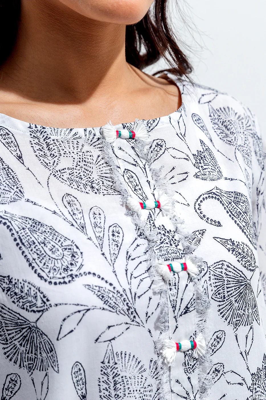 2 PIECE PRINTED LAWN SUIT (PRET) - Image 4