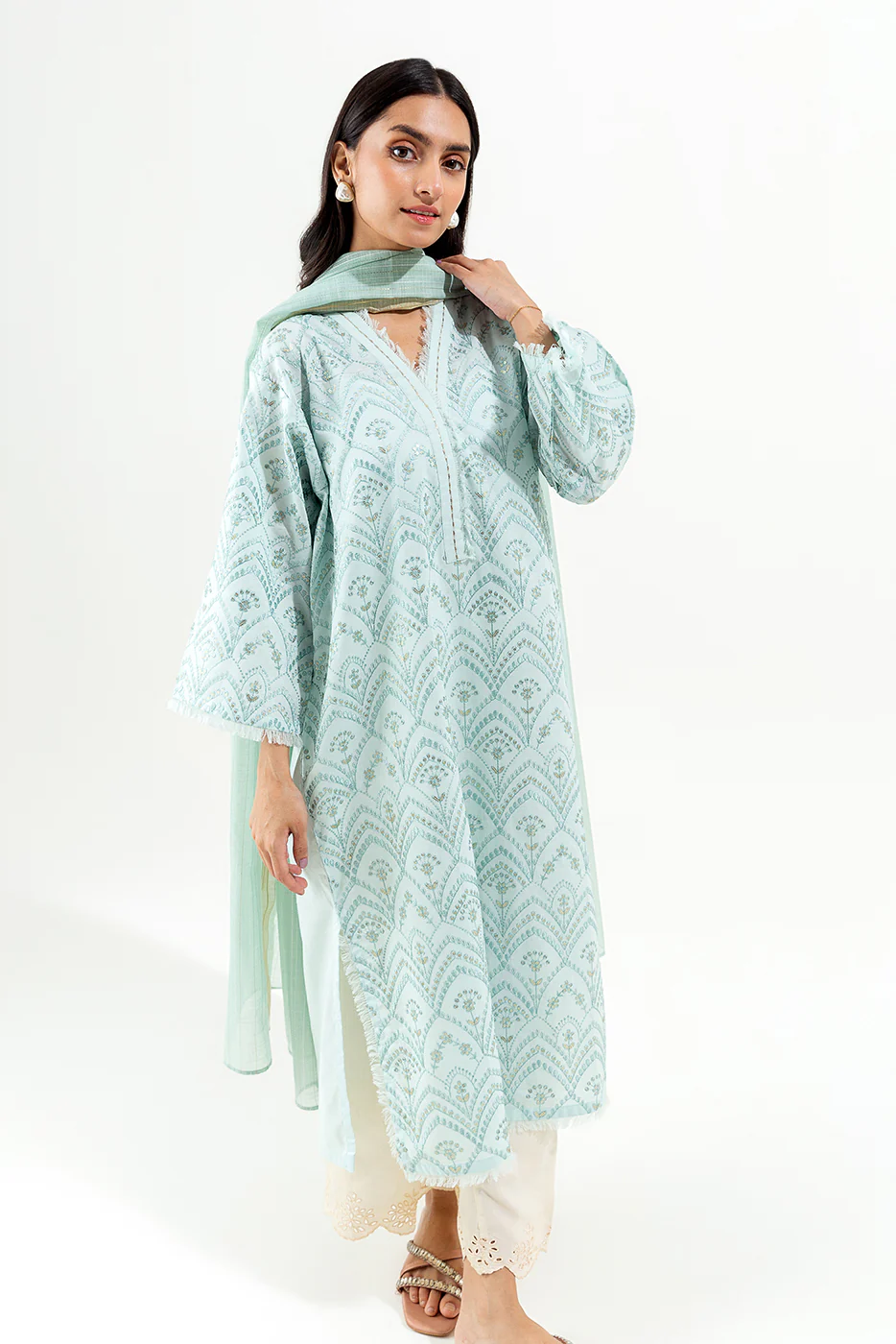 2 PIECE EMBROIDERED LAWN SUIT (LUXURY-PRET) - Image 2