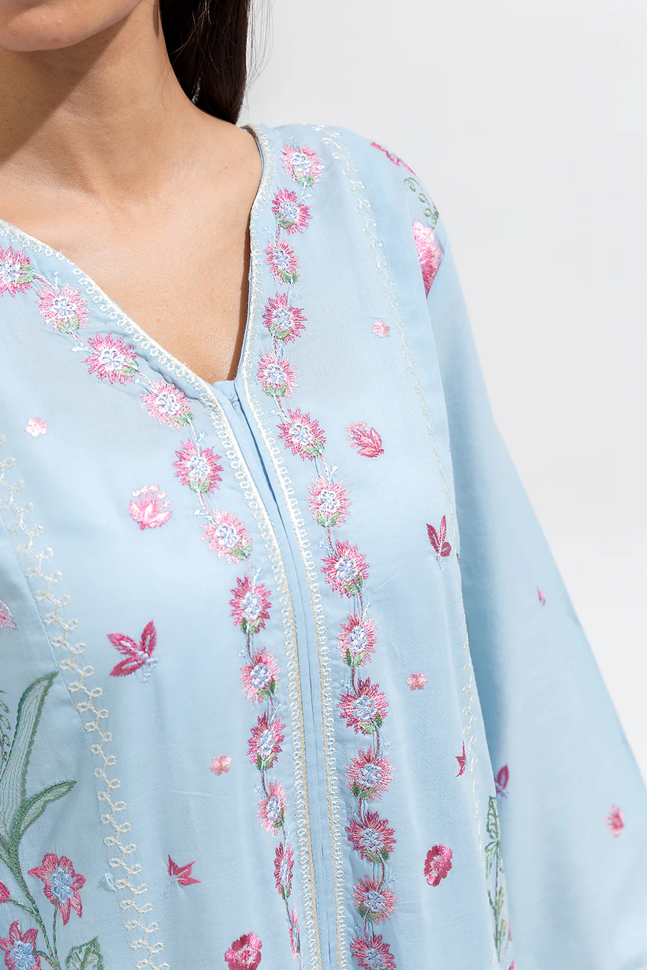 3 PIECE EMBROIDERED LAWN SUIT (PRET) - Image 5
