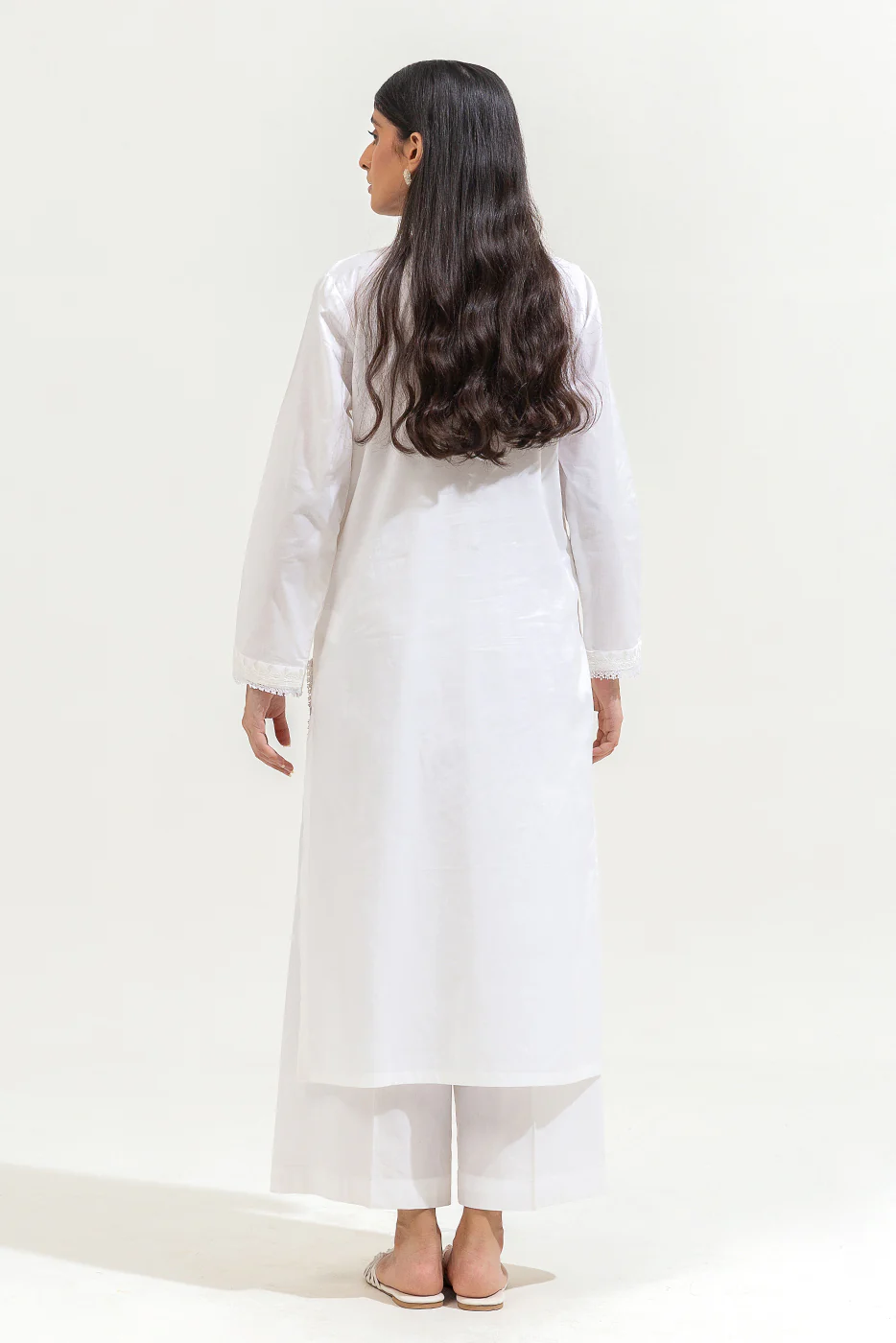 EMBROIDERED LAWN SHIRT (PRET) - Image 3