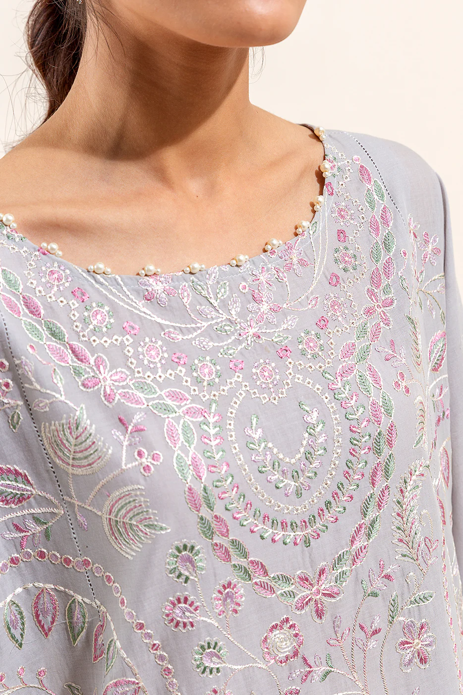 3 PIECE EMBROIDERED LAWN SUIT (UNSTITCHED) - Image 4