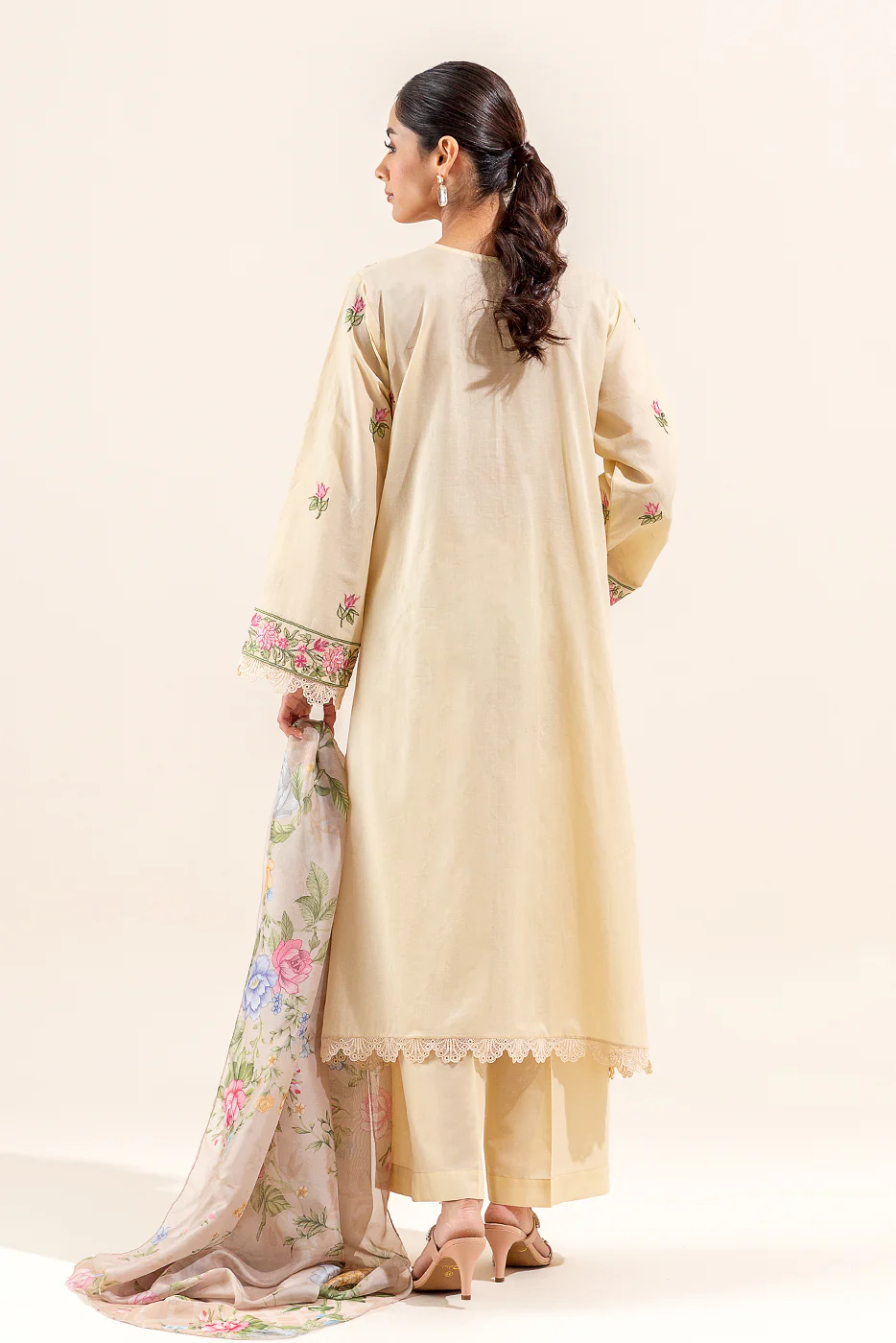 3 PIECE EMBROIDERED LAWN SUIT (UNSTITCHED) - Image 5