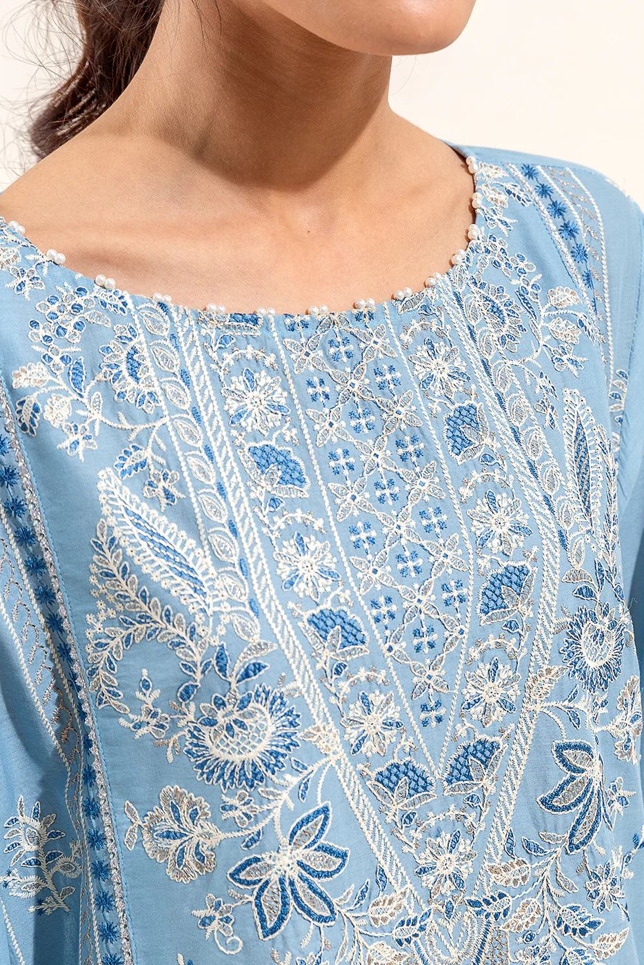 3 PIECE EMBROIDERED LAWN SUIT (UNSTITCHED) - Image 4