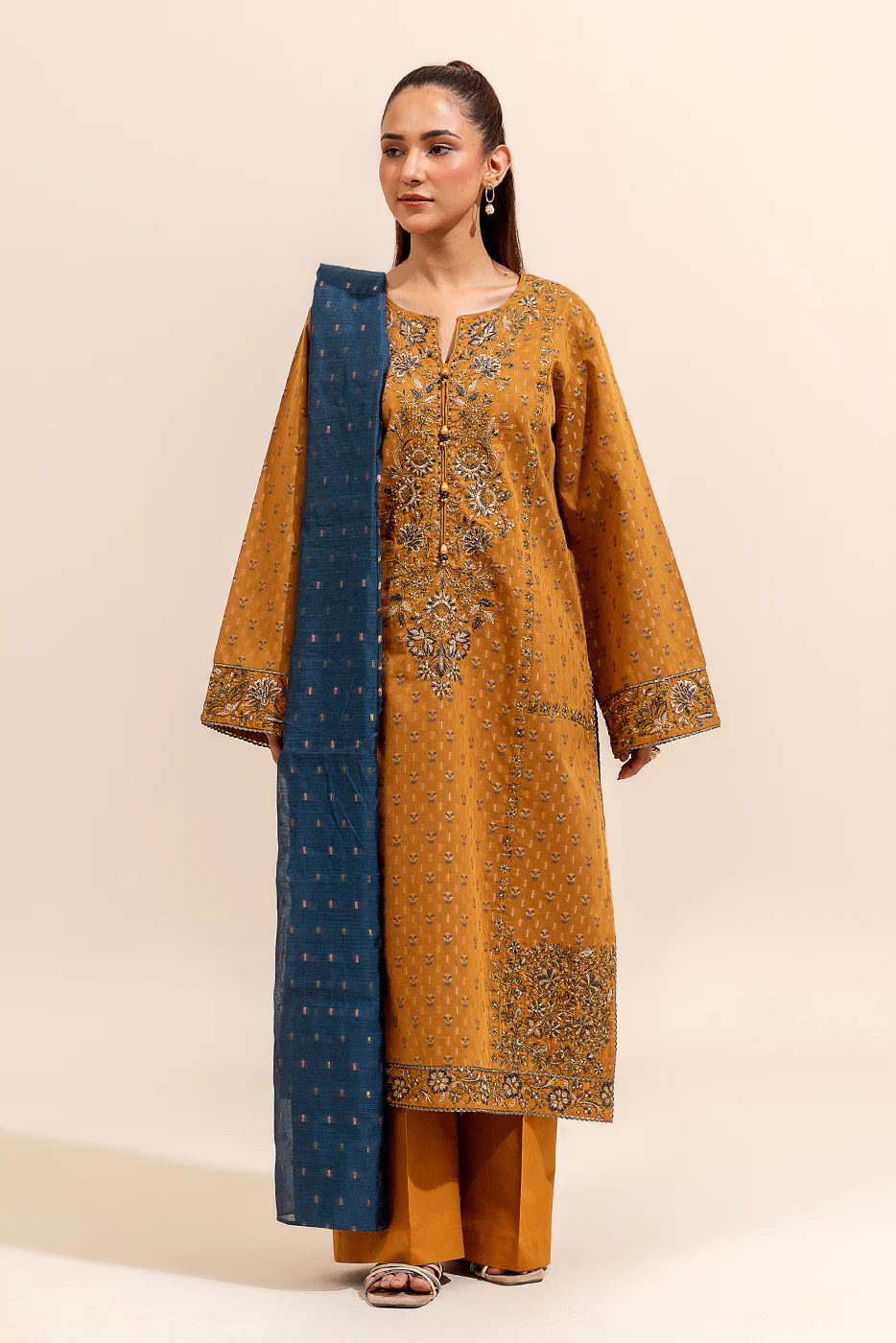 3 PIECE EMBROIDERED JACQUARD SUIT-MEDALLION YALE (UNSTITCHED) - Image 2