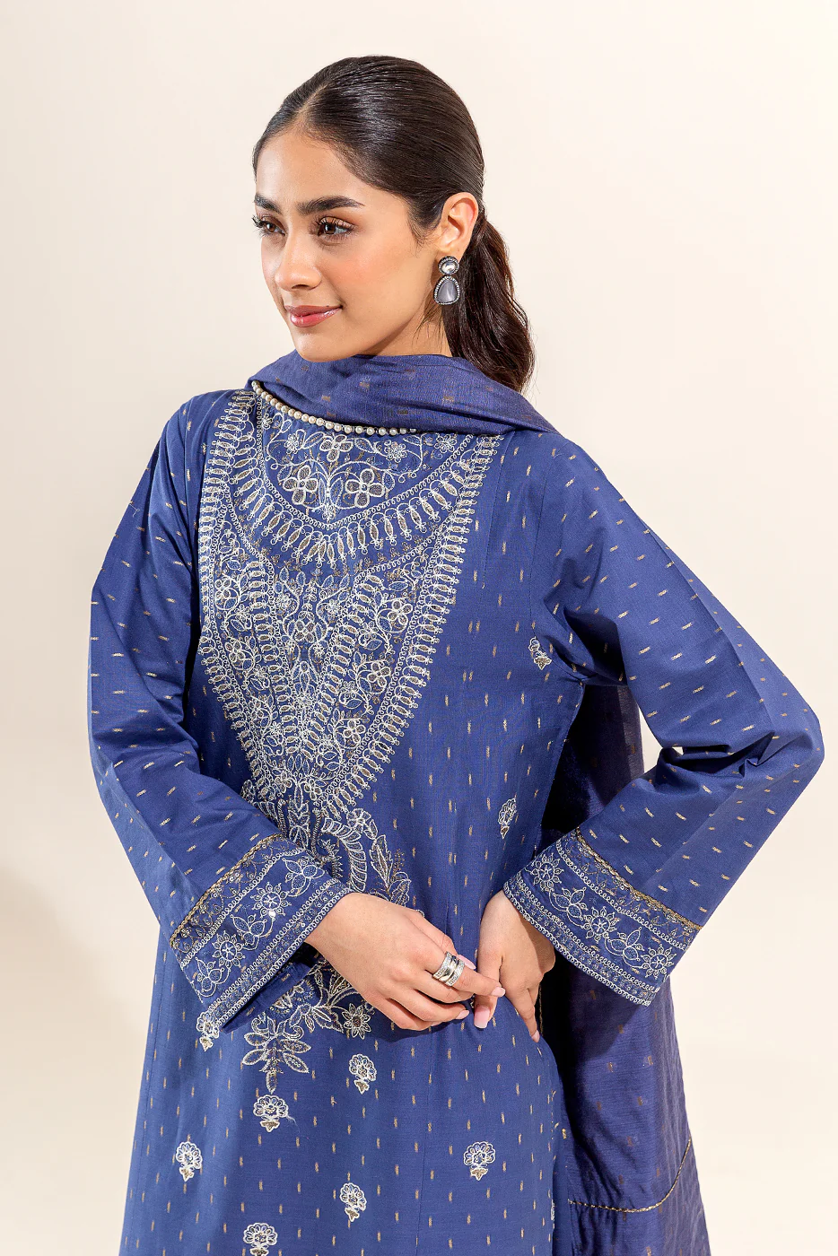 3 PIECE EMBROIDERED JACQUARD SUIT (UNSTITCHED) - Image 2