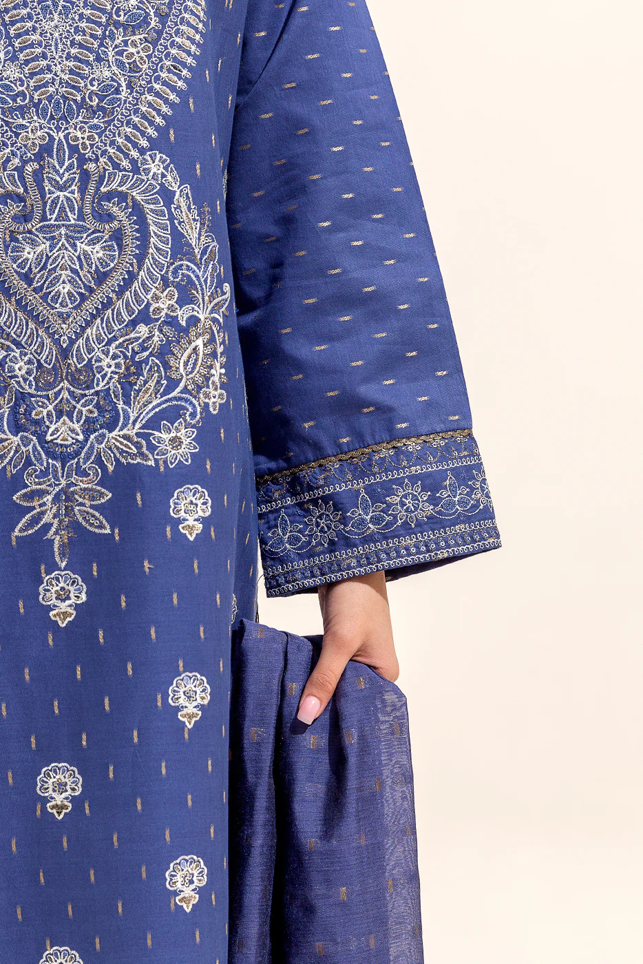 3 PIECE EMBROIDERED JACQUARD SUIT (UNSTITCHED) - Image 7