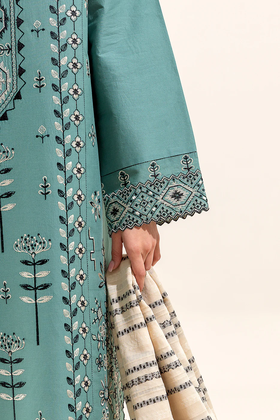 3 PIECE EMBROIDERED LAWN SUIT (UNSTITCHED) - Image 3