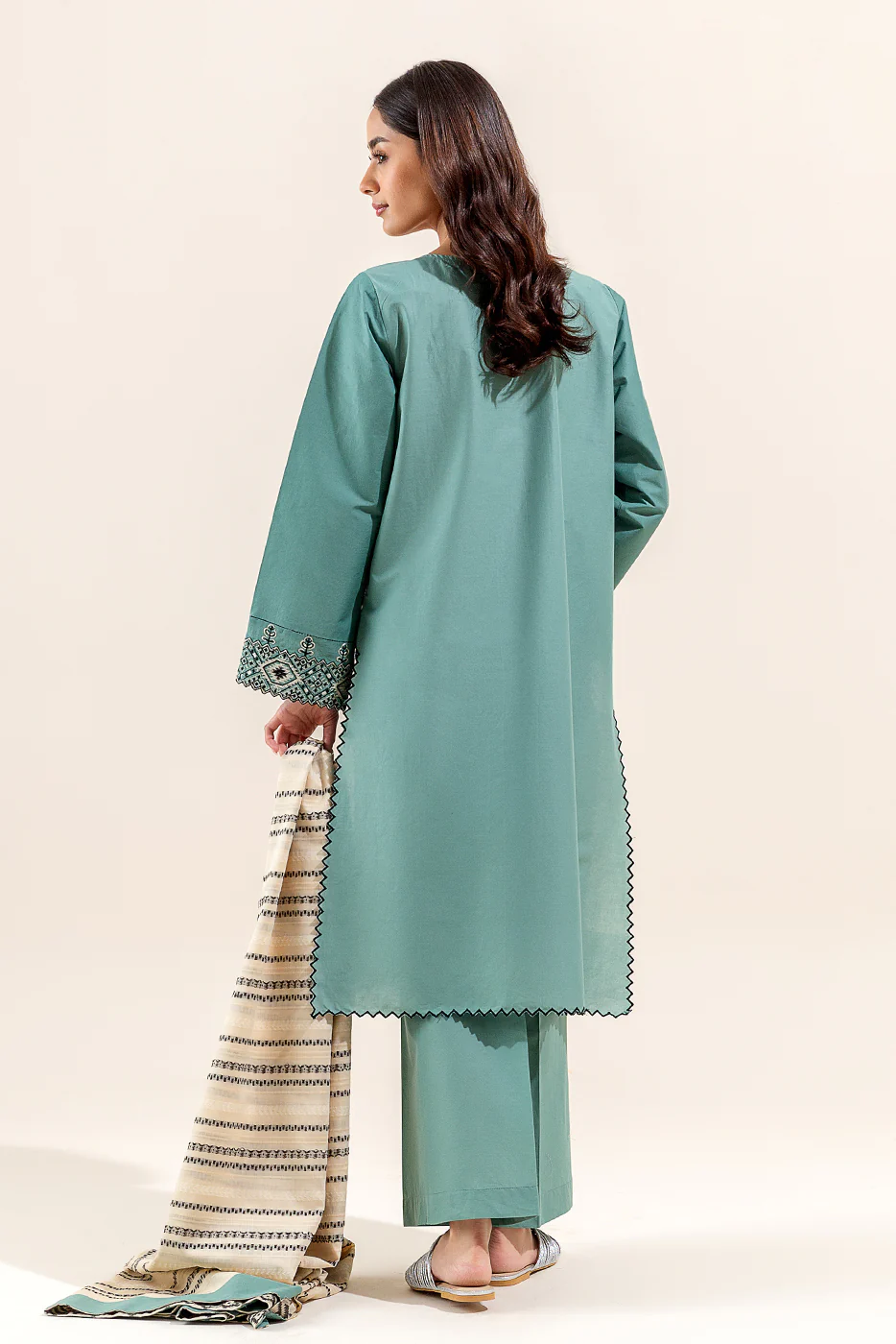 3 PIECE EMBROIDERED LAWN SUIT (UNSTITCHED) - Image 5