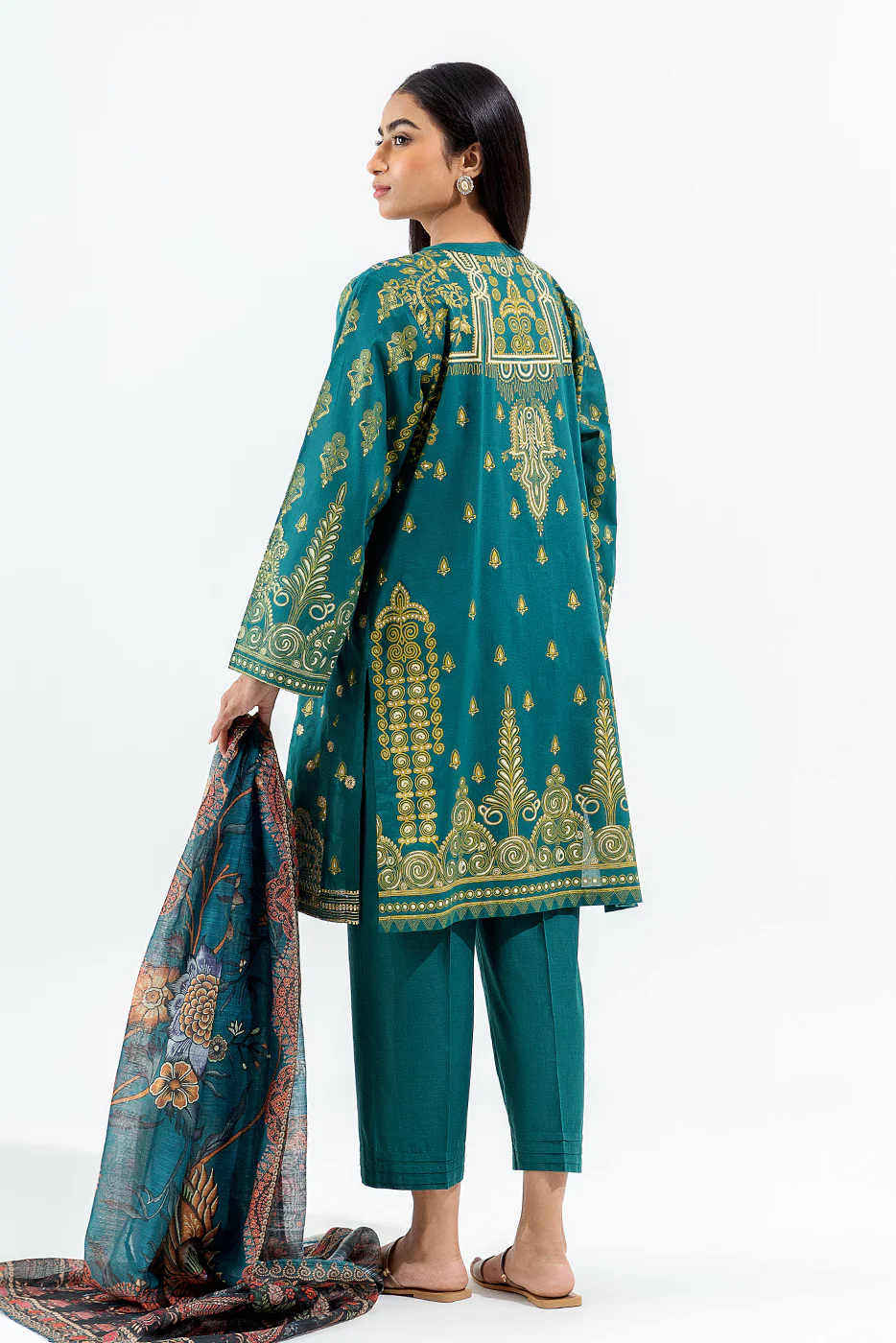 3 PIECE EMBROIDERED LAWN SUIT (LUXURY PRET) - Image 4