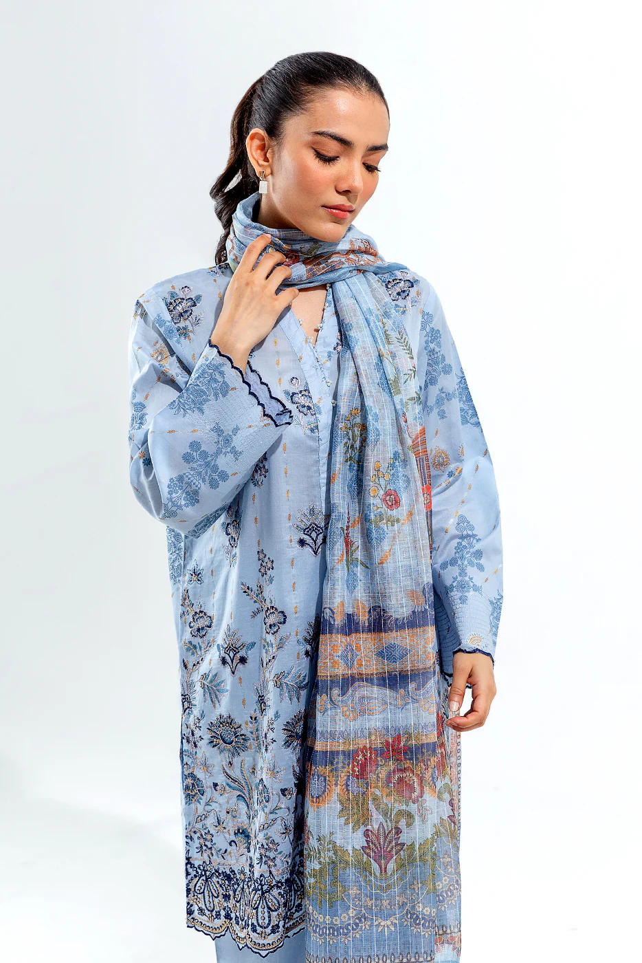 3 PIECE EMBROIDERED LAWN SUIT (LUXURY PRET) - Image 2