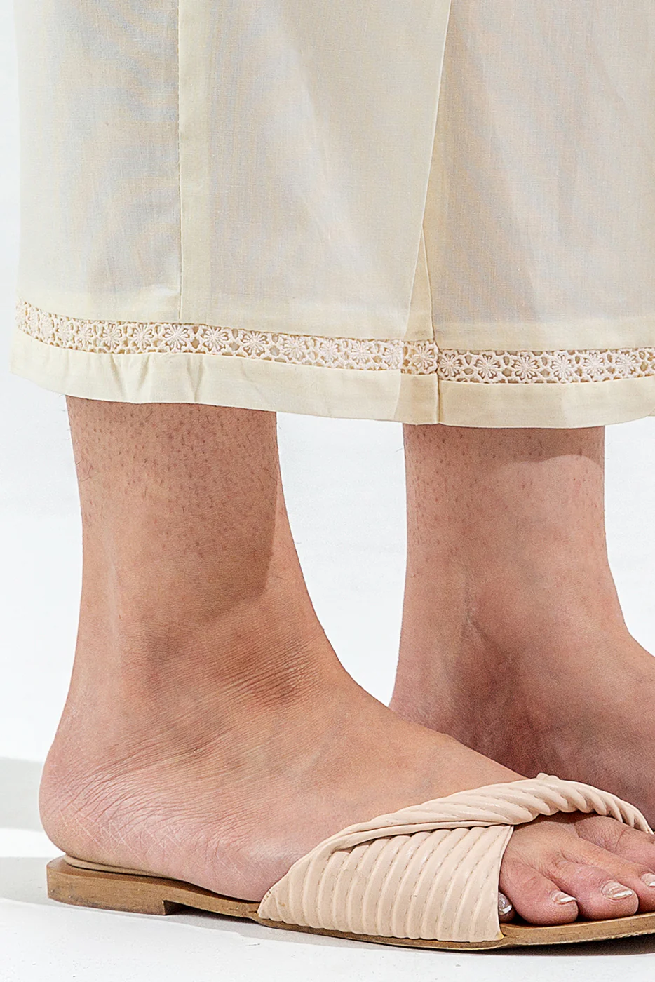 BASIC STRAIGHT PANTS - Image 2