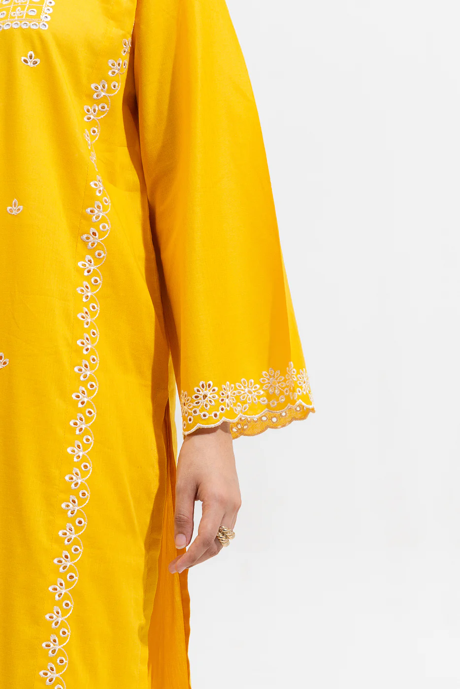 2 PIECE EMBROIDERED LAWN SUIT (PRET) - Image 5