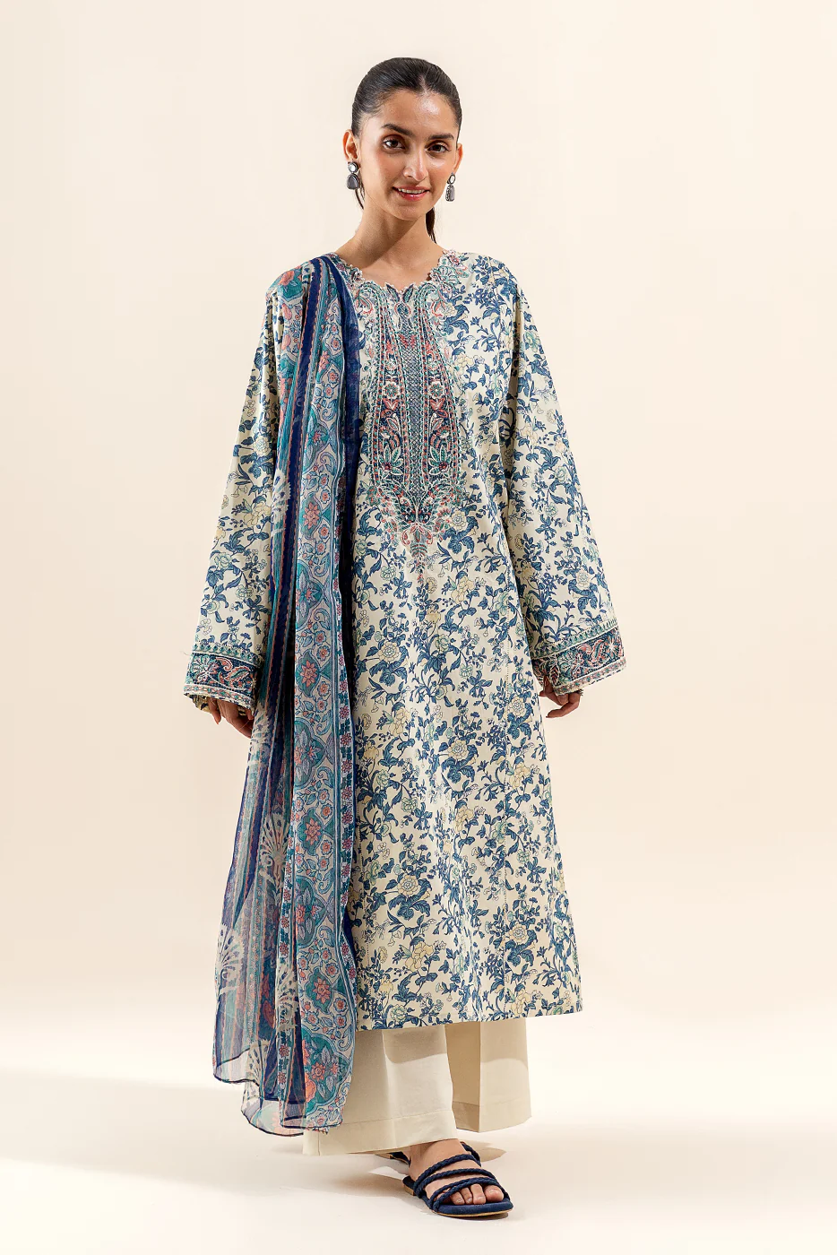 2 PIECE EMBROIDERED LAWN SUIT-WHISPERING CREAM (UNSTITCHED) - Image 4