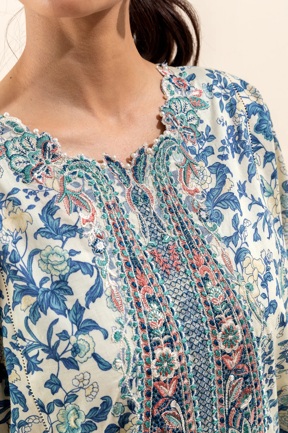 2 PIECE EMBROIDERED LAWN SUIT-WHISPERING CREAM (UNSTITCHED) - Image 7