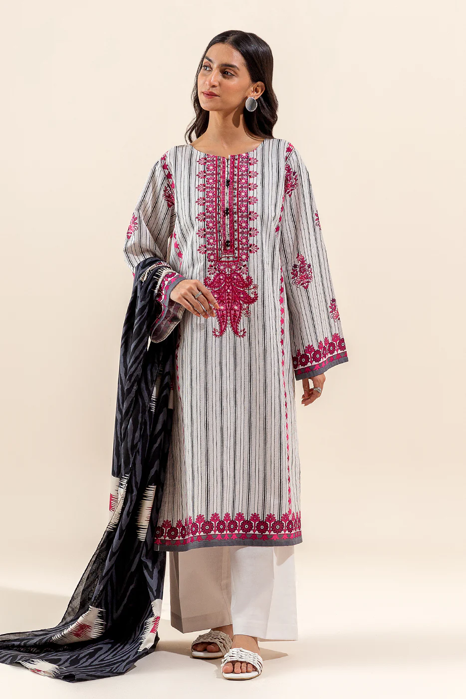 3 PIECE EMBROIDERED LAWN SUIT-SANGRIA BRUST (UNSTITCHED) - Image 3
