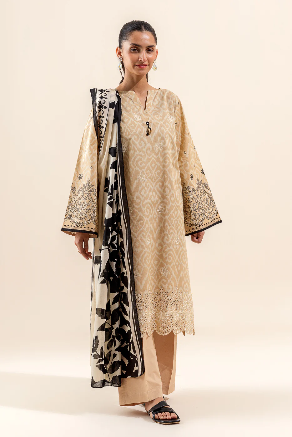 3 PIECE EMBROIDERED LAWN SUIT-ONYX PALE (UNSTITCHED) - Image 2