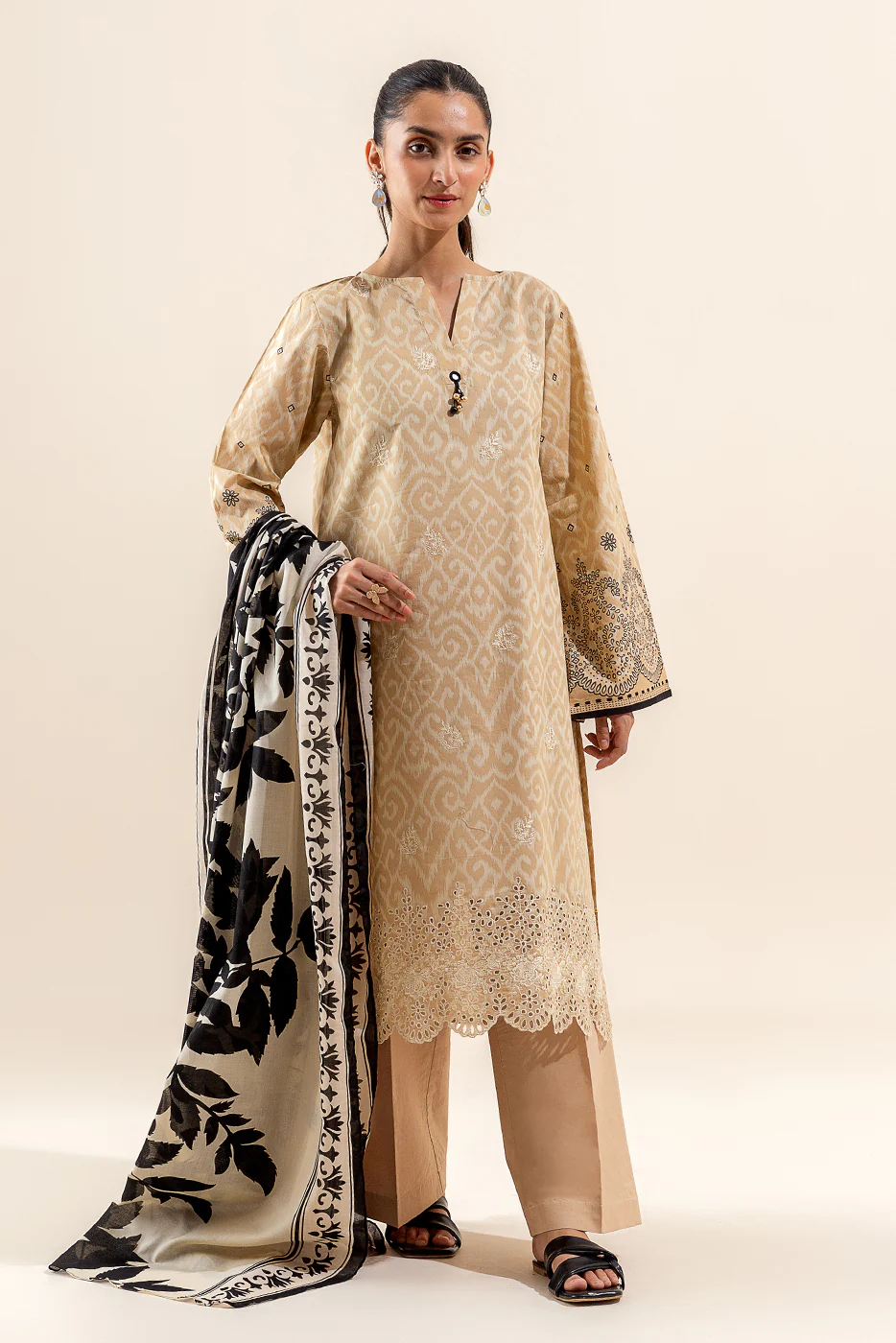 3 PIECE EMBROIDERED LAWN SUIT-ONYX PALE (UNSTITCHED) - Image 3