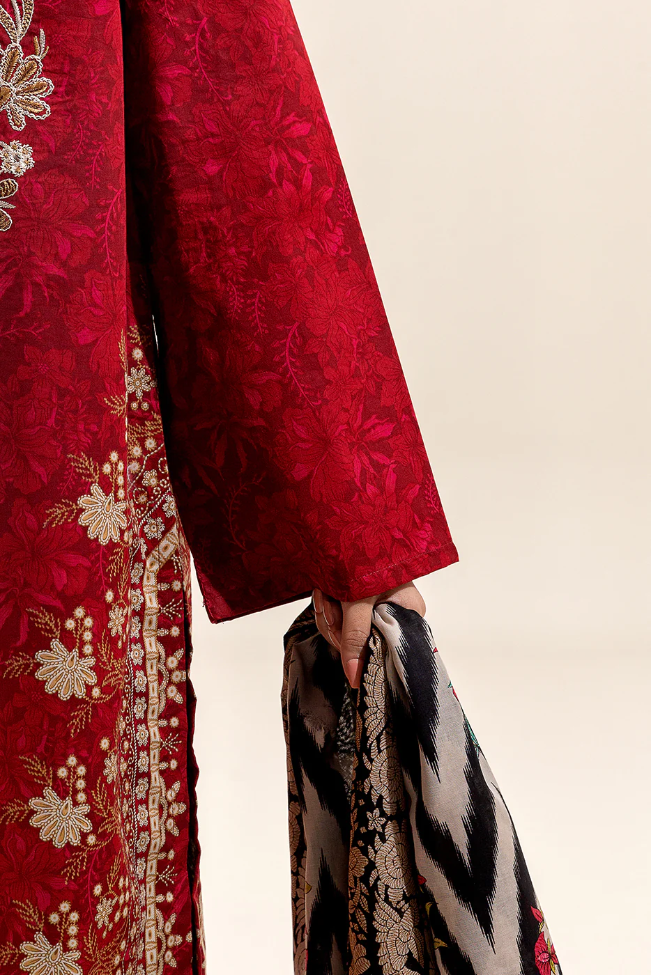 3 PIECE EMBROIDERED LAWN SUIT-GARNET FALL (UNSTITCHED) - Image 6