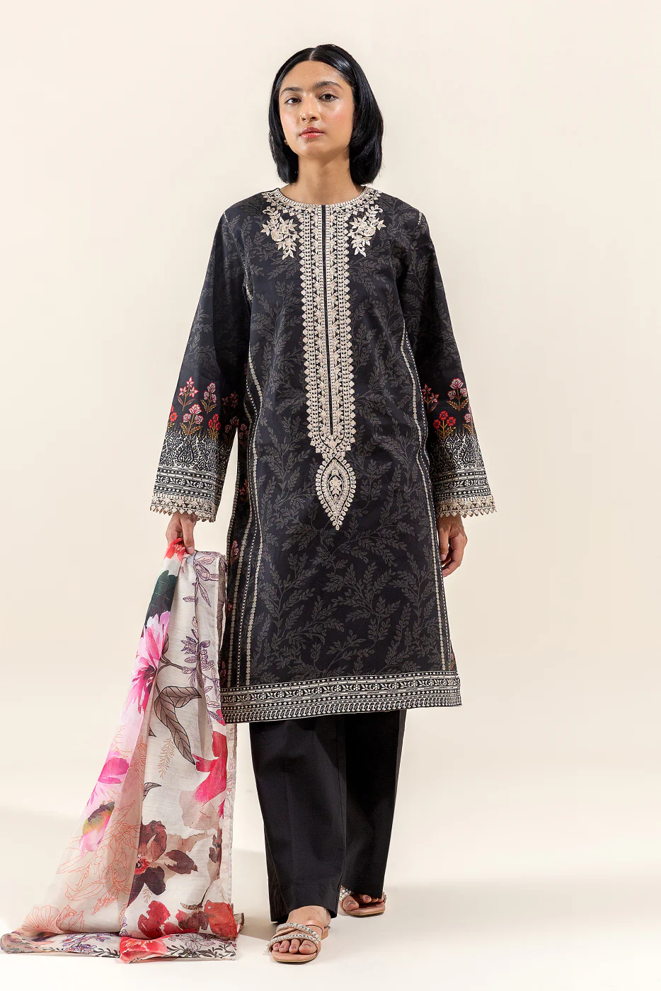 3 PIECE EMBROIDERED LAWN SUIT-ANCHOR CRAFT (UNSTITCHED) - Image 3