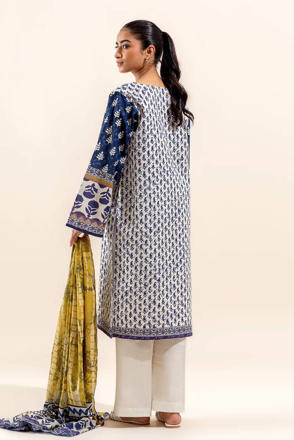 3 PIECE PRINTED LAWN SUIT-BERRY BLOCK (UNSTITCHED) - Image 4