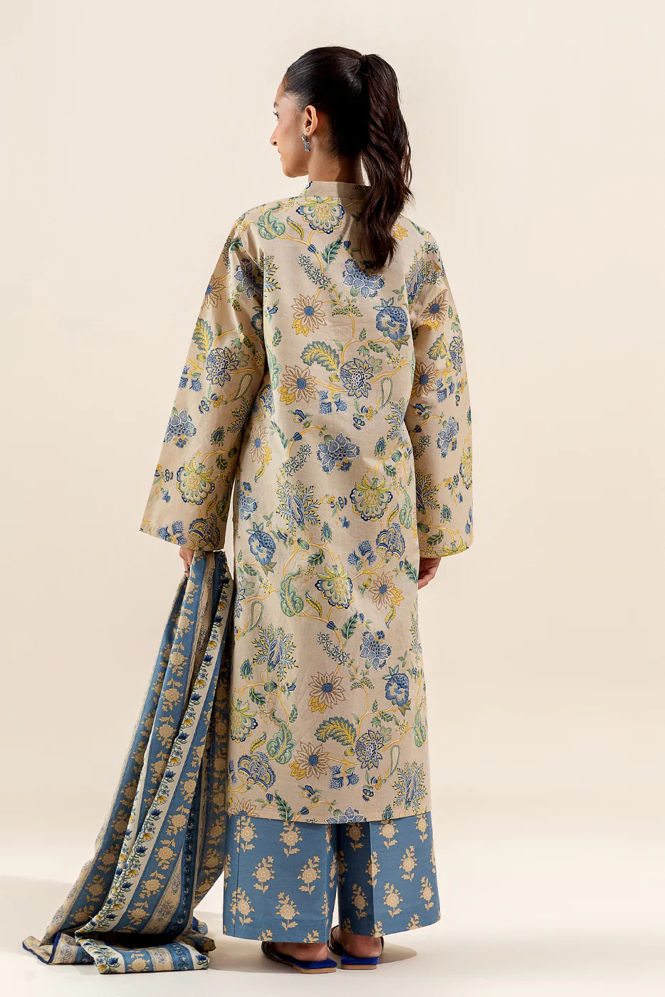 3 PIECE PRINTED LAWN SUIT-JACOBEAN FANTASY (UNSTITCHED) - Image 4