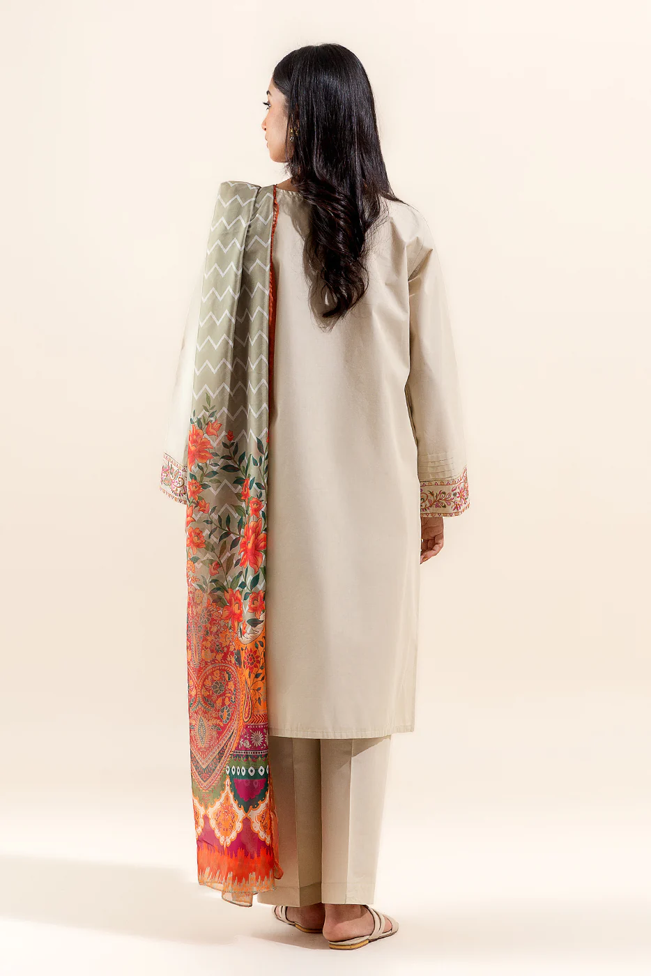 3 PIECE EMBROIDERED LAWN SUIT-CREWEL BLOOM (UNSTITCHED) - Image 4