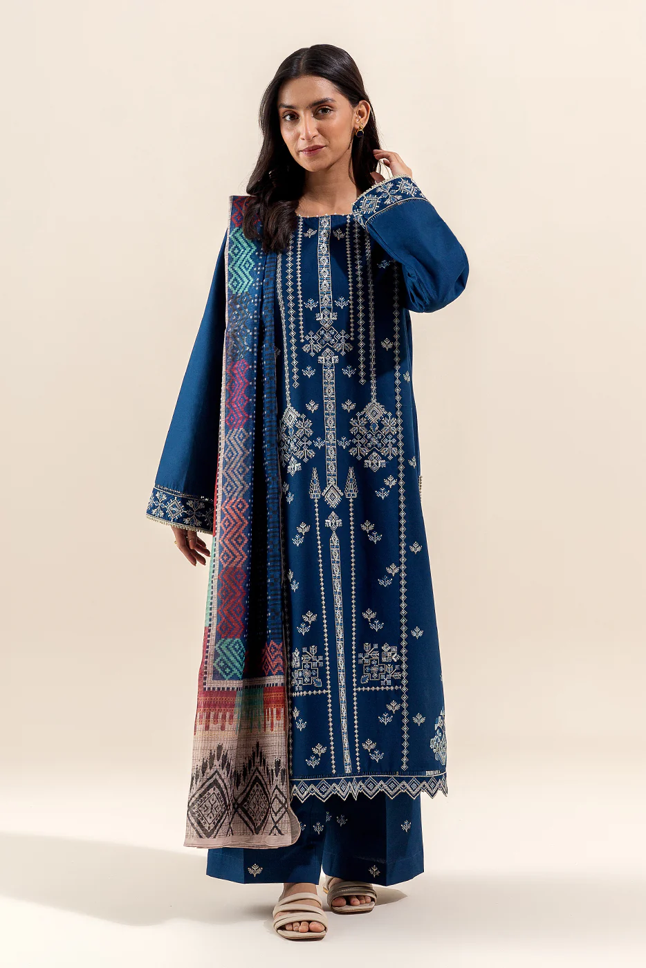 3 PIECE EMBROIDERED LAWN SUIT-ORIENTAL AZURE (UNSTITCHED) - Image 2