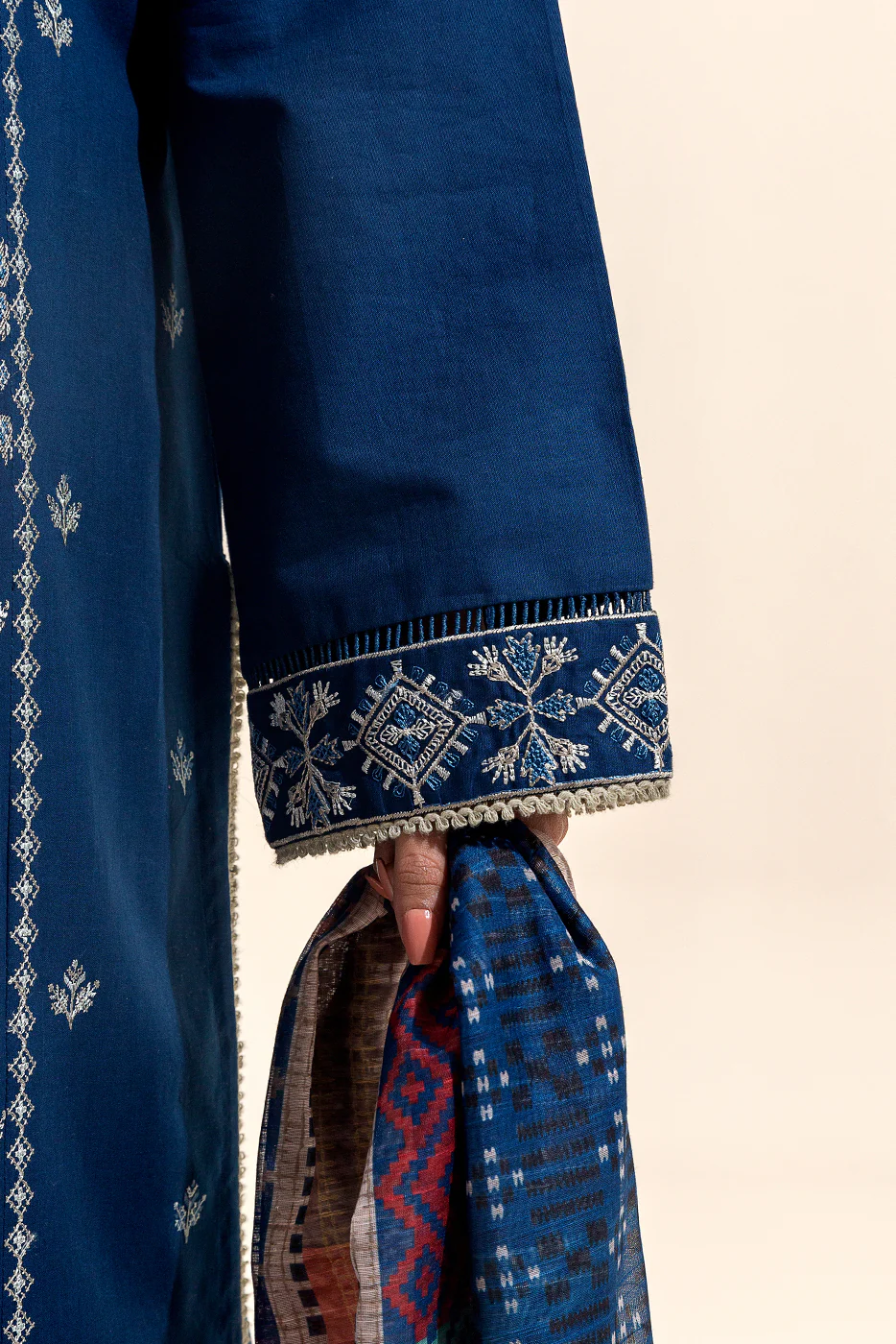 3 PIECE EMBROIDERED LAWN SUIT-ORIENTAL AZURE (UNSTITCHED) - Image 6