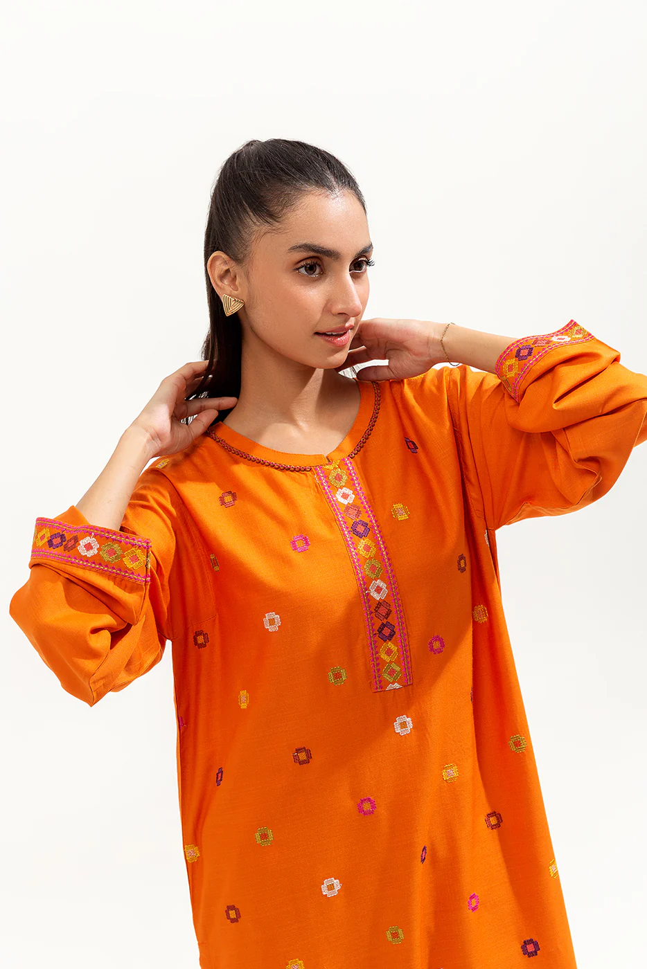 2 PIECE EMBROIDERED VISCOSE SUIT (PRET)