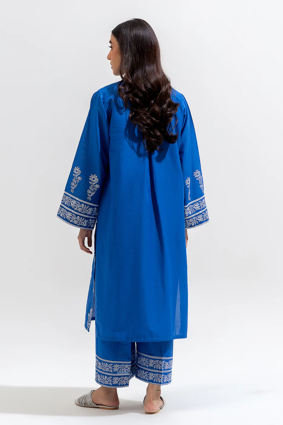 2 PIECE EMBROIDERED LAWN SUIT (PRET) - Image 3