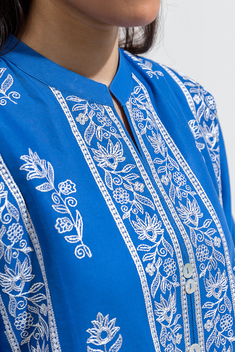 2 PIECE EMBROIDERED LAWN SUIT (PRET) - Image 4