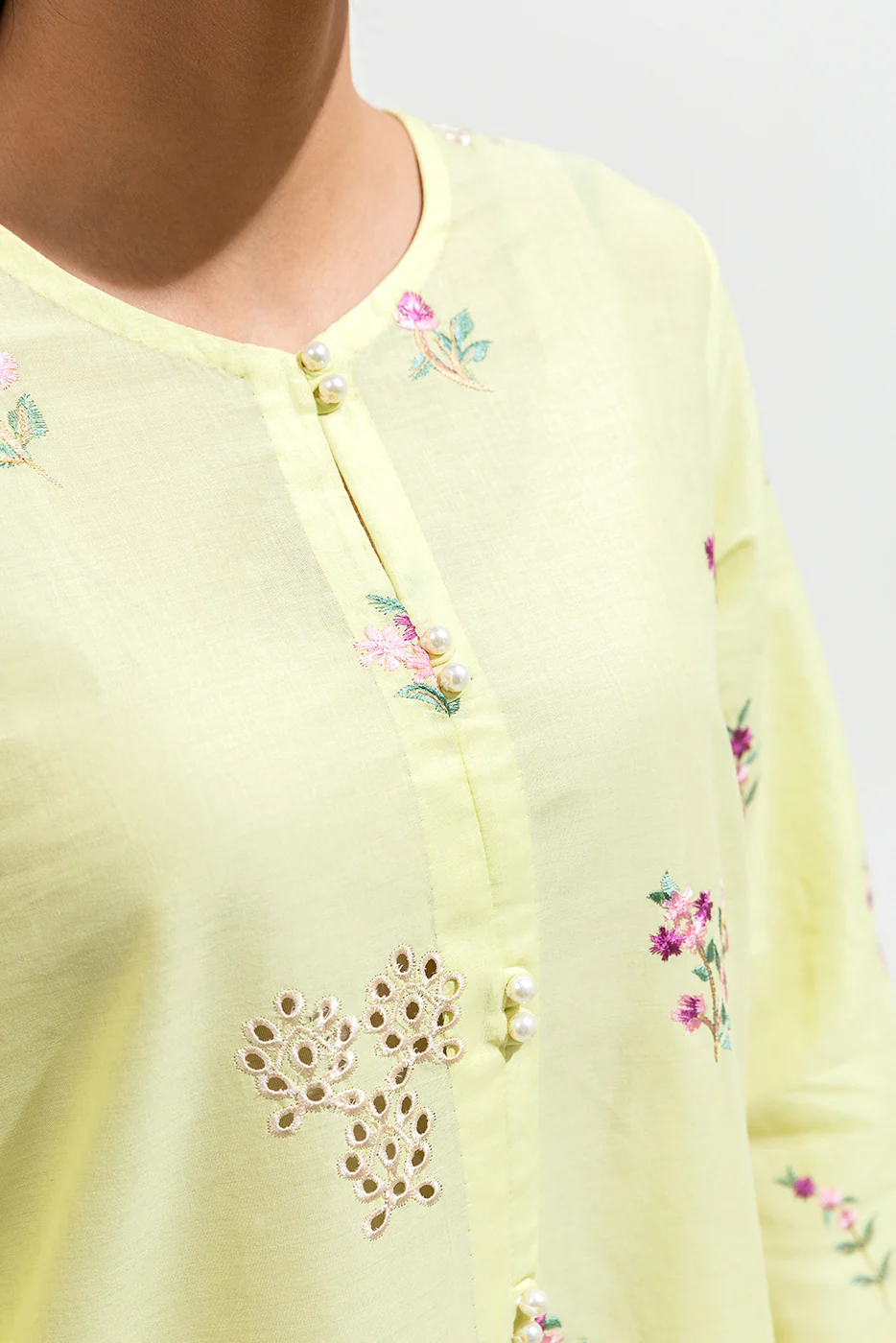 EMBROIDERED LAWN SHIRT (PRET) - Image 4