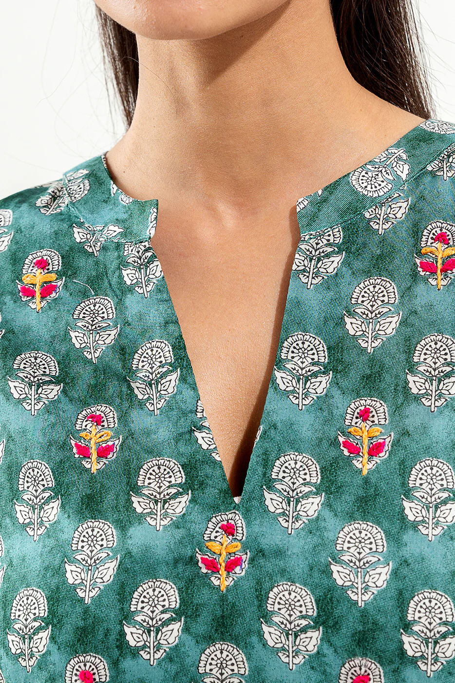 2 PIECE EMBROIDERED LAWN SUIT (PRET) - Image 4