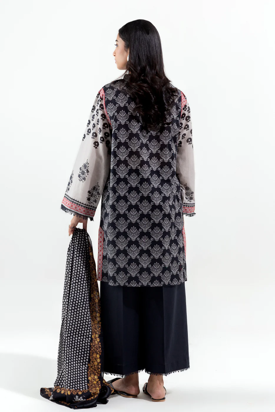 3 PIECE PRINTED LAWN SUIT (PRET) - Image 4
