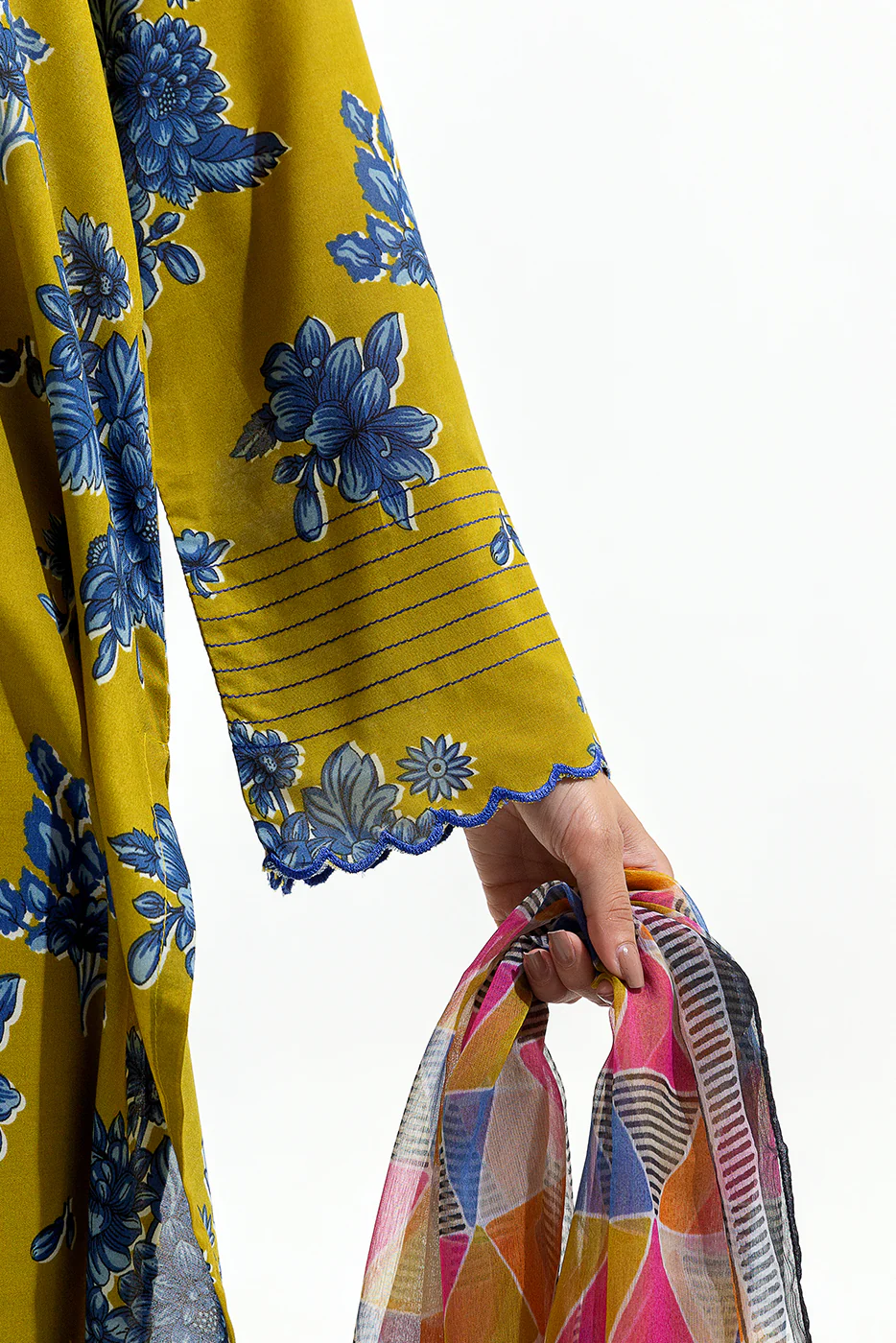 3 PIECE PRINTED LAWN SUIT (PRET) - Image 5