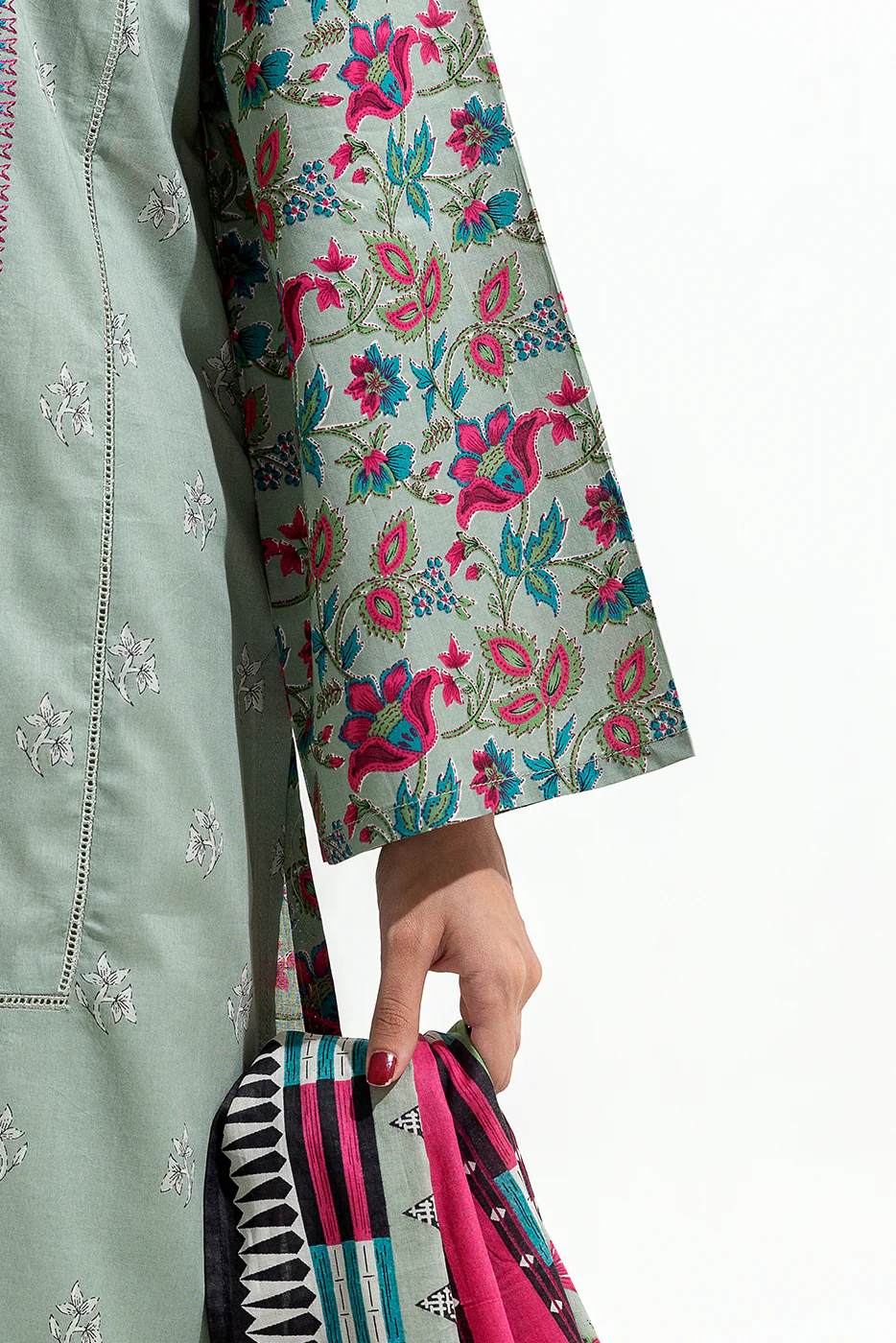 2 PIECE EMBROIDERED LAWN SUIT (PRET) - Image 5