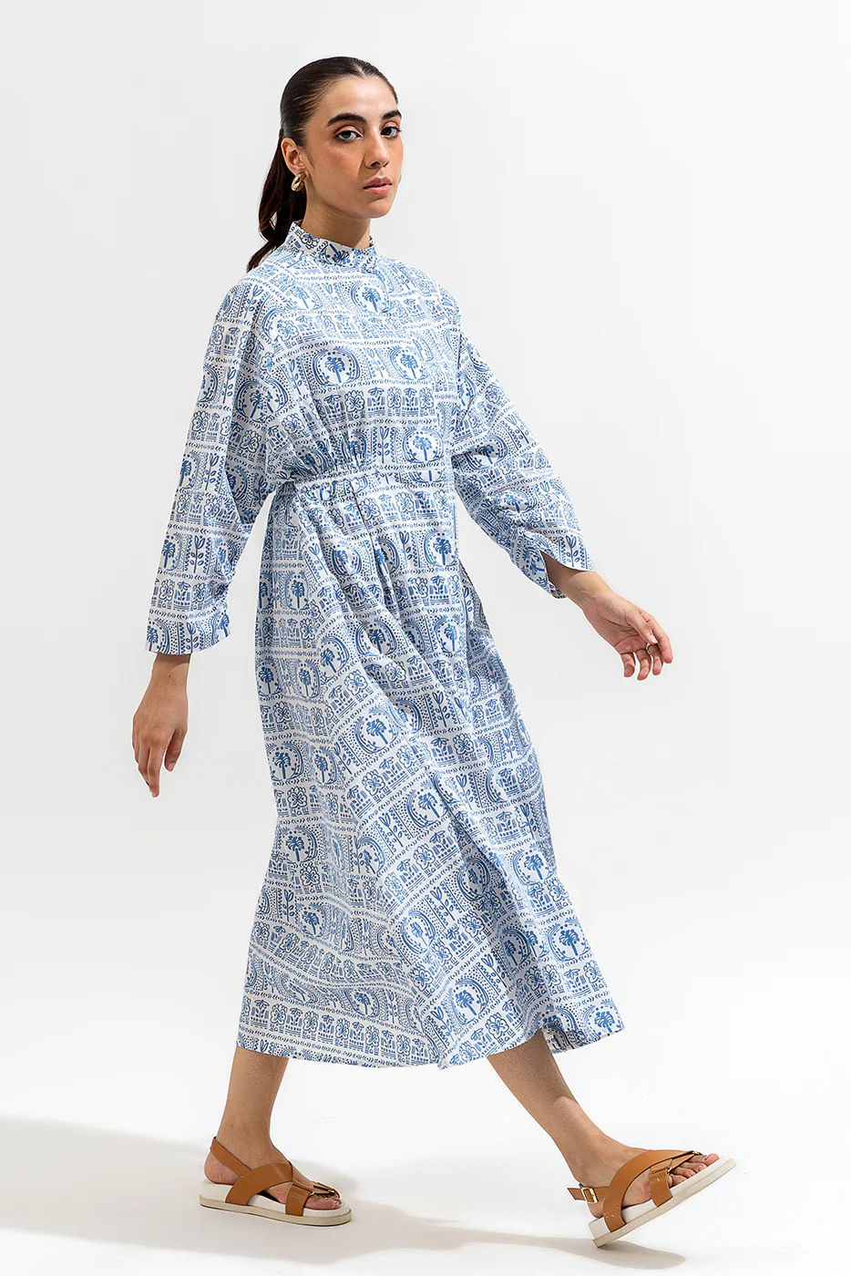 PRINTED LONG BAND COLLAR DRESS - Image 3