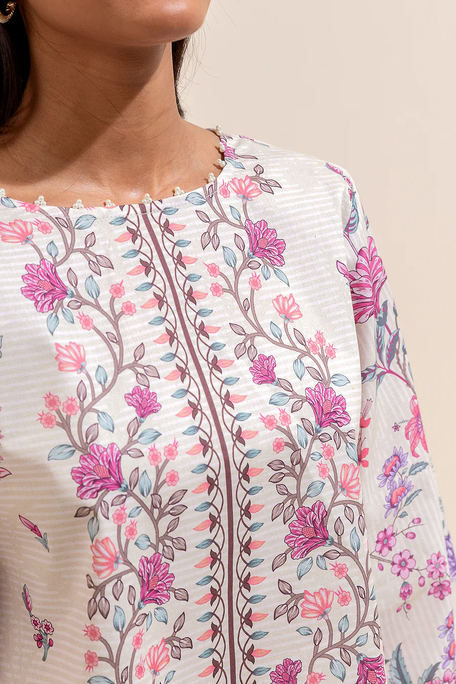 3 PIECE PRINTED LAWN SUIT-CRÈME FLORALS (UNSTITCHED) - Image 5