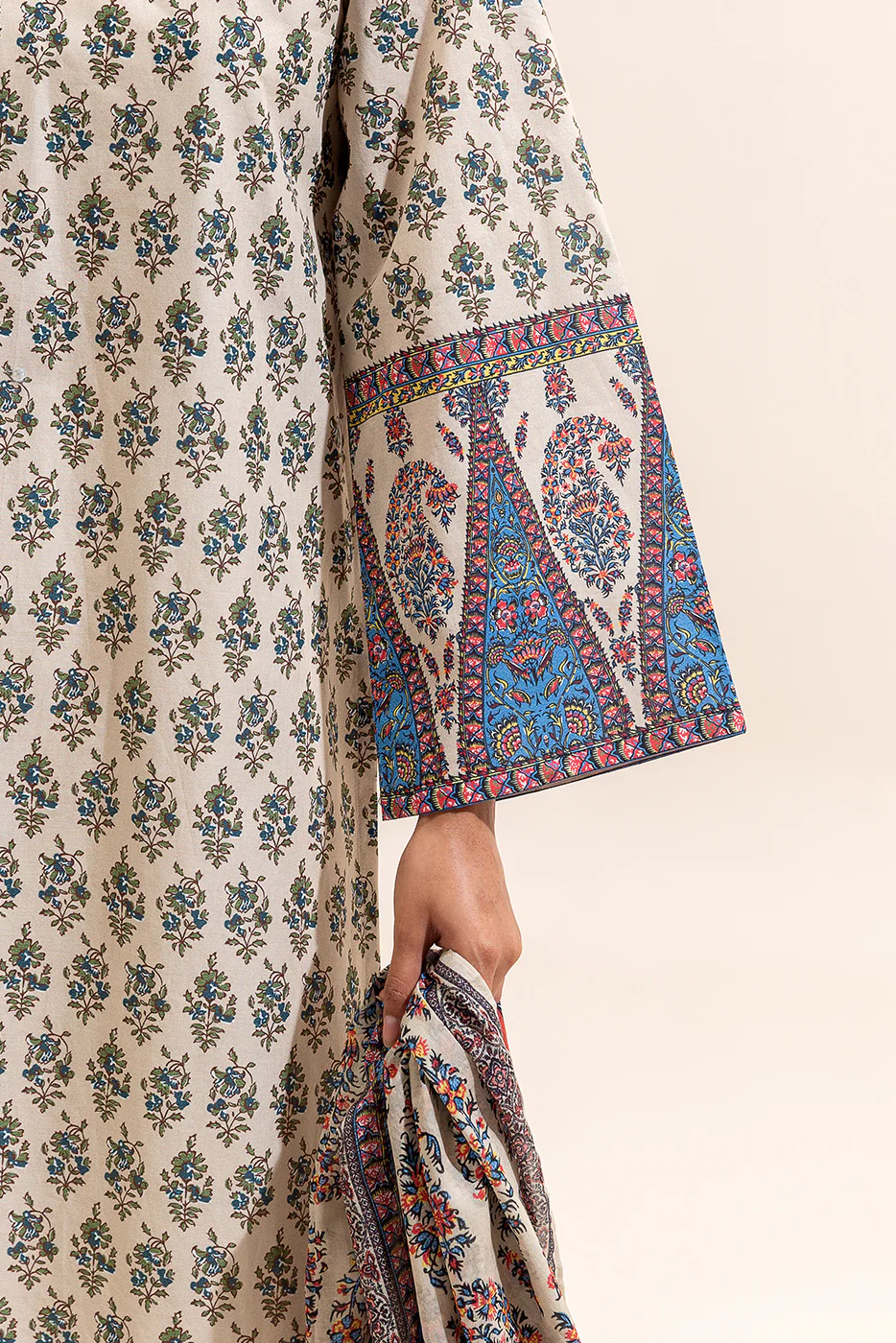 3 PIECE PRINTED LAWN SUIT-PAISLEY PASSION (UNSTITCHED) - Image 5