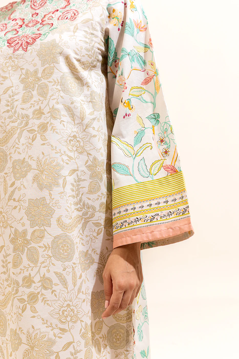 3 PIECE EMBROIDERED LAWN SUIT-BEIGE TAPESTRY (UNSTITCHED) - Image 3